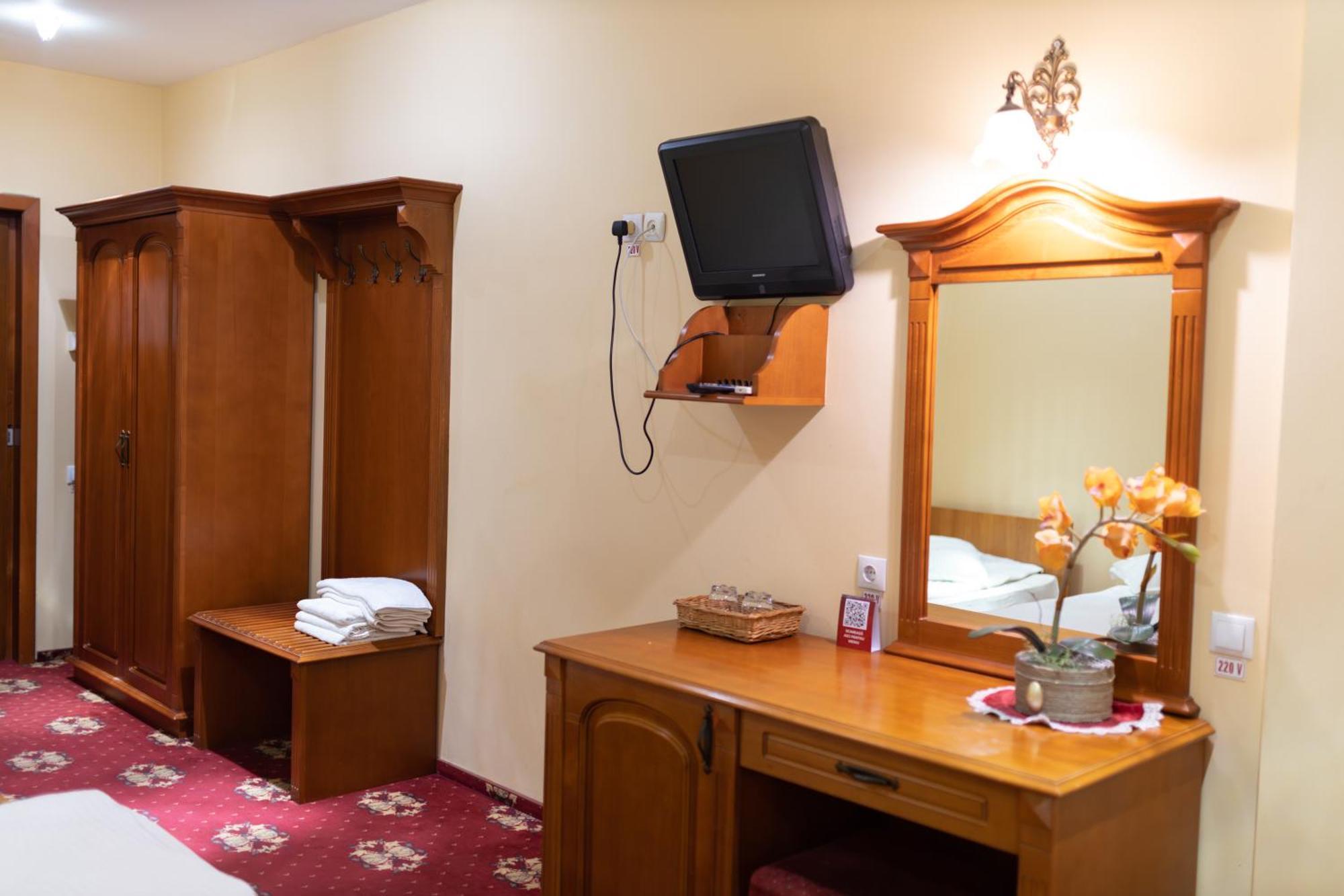 Hotel Coral Σάτου Μάρε Εξωτερικό φωτογραφία