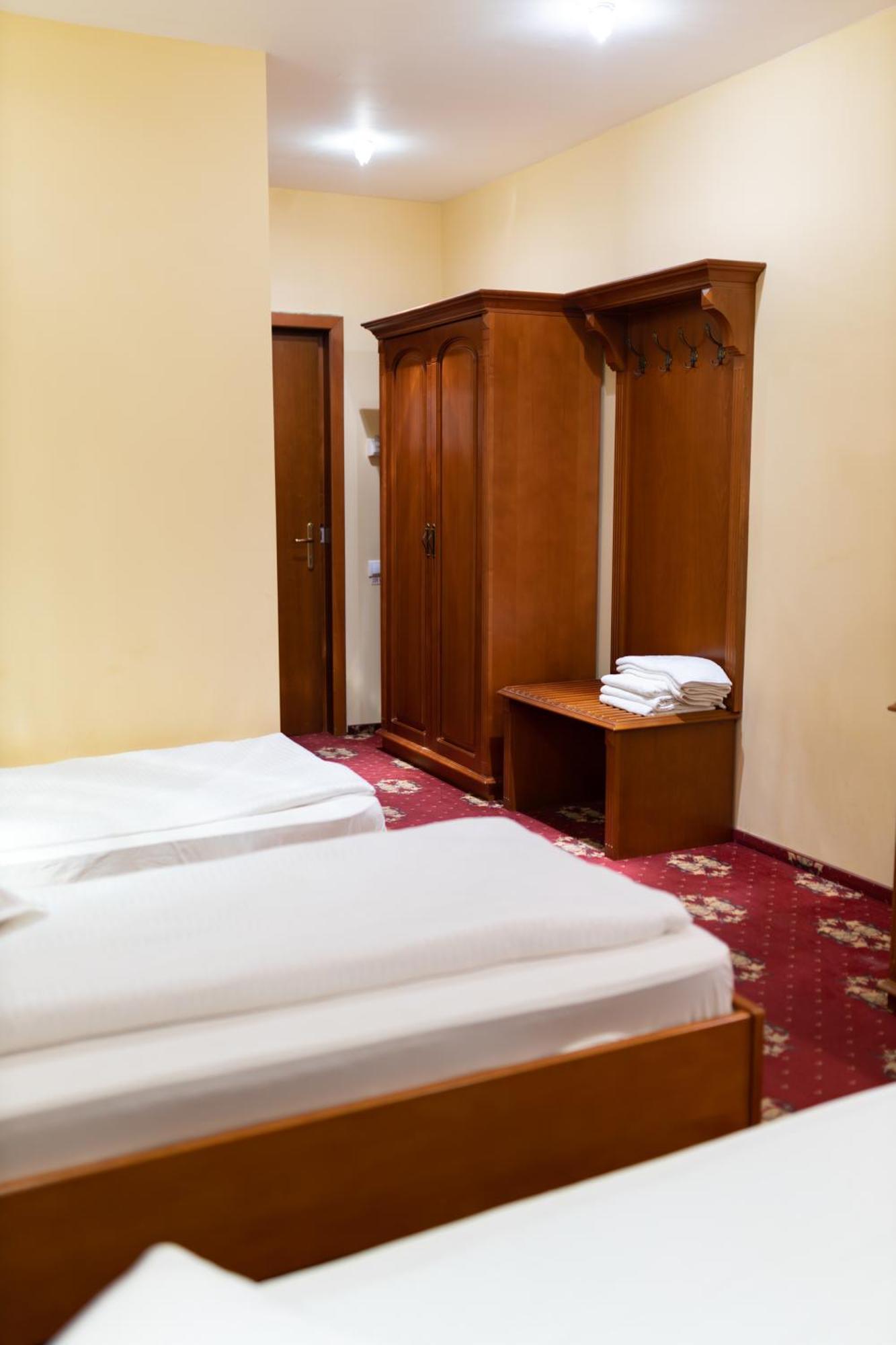 Hotel Coral Σάτου Μάρε Εξωτερικό φωτογραφία