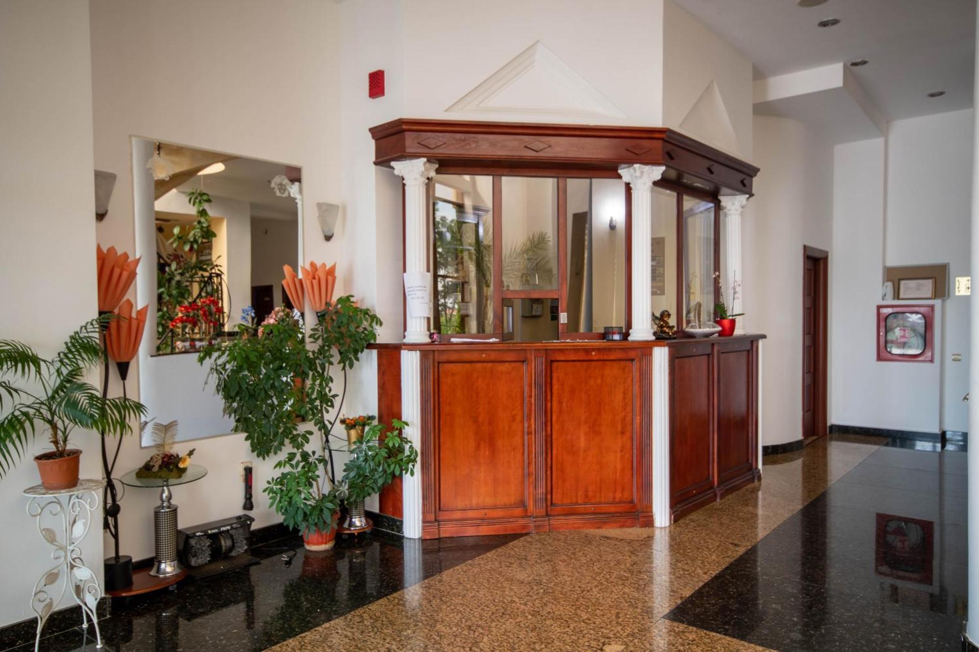 Hotel Coral Σάτου Μάρε Εξωτερικό φωτογραφία